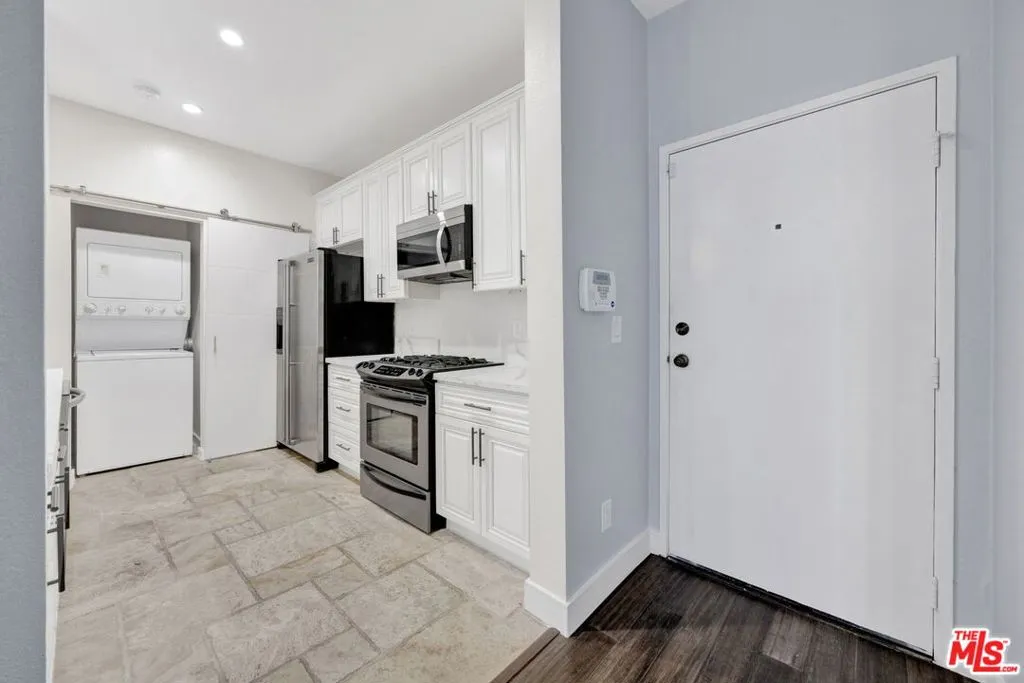 156 S Oak Knoll Avenue 101, Pasadena, California 91101 home-pic-16